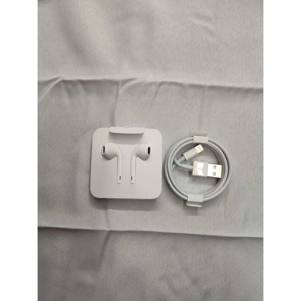 Apple White EarPods with Lightning Connector